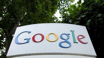 Logotipo de Google en su sede de California.