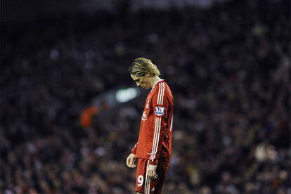 Fernando Torres, cabizbajo, tras un partido de la 'Premier'.