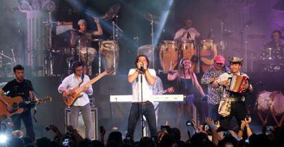 Carlos Vives durante un concierto.