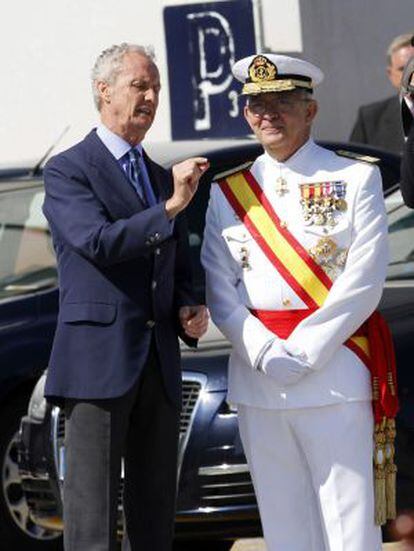 Moren&eacute;s con el almirante Mu&ntilde;oz-Delgado, jefe de Armada.