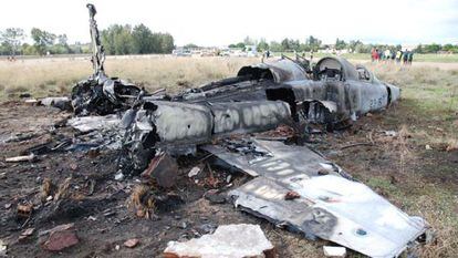 Los restos del caza f-5 que se precipitó contra el suelo en Talavera, en 2012.