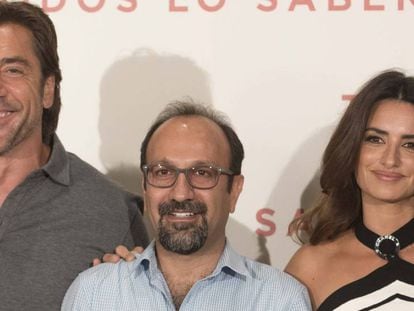 Javier Bardem, Asghar Farhadi y Penélope Cruz, ayer en Madrid.