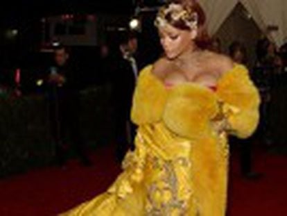 Más de 500 invitados acudieron a la gran cita con Anna Wintour como anfitriona. Beyoncé y Rihanna compitieron en una gala a la que se sumaron los Clooney