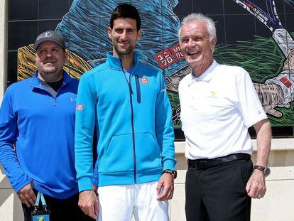 Moore, a la derecha y Djokovic, en el centro. 
