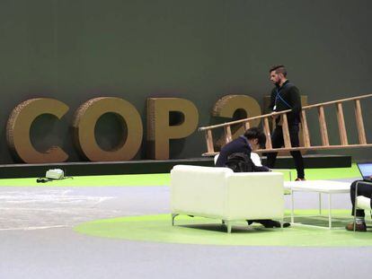 Últimos preparativos en Ifema horas antes de la inauguración de la Cumbre del Clima.