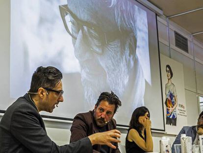 Desde la izquierda, Patricio Pron, Ray Loriga, Lara Moreno, y Miguel Aguilar en el homenaje a Claudio Lopez Lamadrid en la Feria del Libro. 