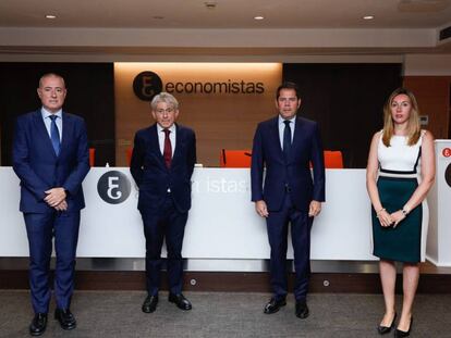 De izda a dcha: el presidente del REFOR, Juan Carlos Robles; el presidente del CGE, Valentín Pich; el presidente de Cepyme, Gerardo Cuerva, y Bárbara Pitarque, autora de la guía