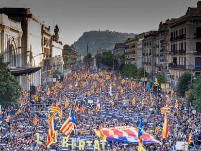 Una de las principales arterias del centro de Barcelona ha acogido este domingo la manifestación de la ANC por la Diada.