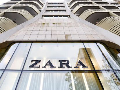 FILE PHOTO: The Zara clothing store logo is seen at the entrance of a store in Brussels, Belgium November 28, 2022. REUTERS/Yves Herman/File Photo