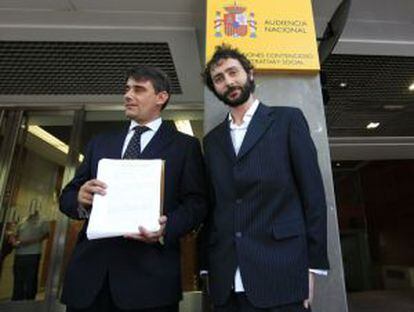 Juan Moreno Yagüe y Francisco jurado entregan la querella de '15MpaRato' en la Audiencia Nacional