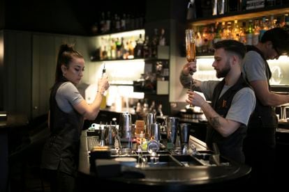 Eight people work at the Sips cocktail bar in Barcelona, ​​considered the third best in the world.