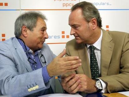 Alfonso Rus y Alberto Fabra conversan en la junta directiva provincial de Valencia.