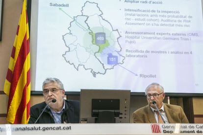 El secretario de Salud P&uacute;blica, Antoni Mateu, y el jefe de Infecciosas de Can Ruti, Miquel Sabri&agrave;, ayer. 