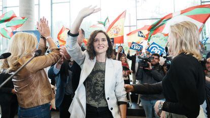 La presidenta de la Comunidad de Madrid y candidata del PP a la reelección, Isabel Díaz Ayuso, durante un acto de campaña en Bilbao.