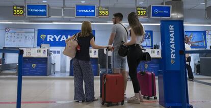 Mostradores de Ryanair vacíos, durante la huelga de 2018, en el aeropuerto de Madrid.