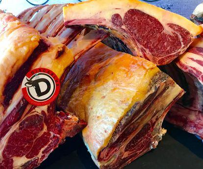 COSTILLARES AL CORTE / CAPEL