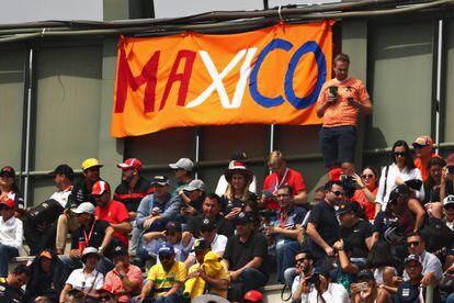 "Maxico", se lee en una manta en la tribuna y hace referencia al holandés Max Verstappen.