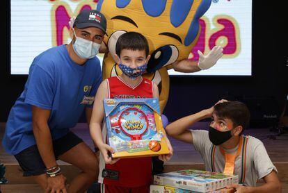 La campaña Un Juguete, Una Ilusión ha aportado más de 836 juguetes para cada uno de los niños en situación de vulnerabilidad del Campamento Urbano de Integración Para la Vida (INPAVI) en Málaga.