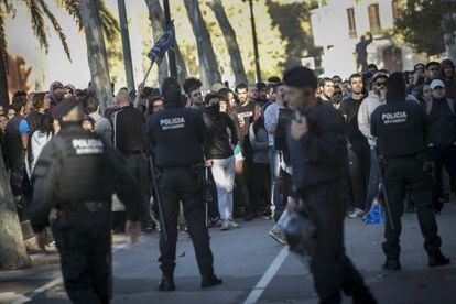 Doscientos antifascistas se concentraron a las puertas de la Audiencia de Barcelona