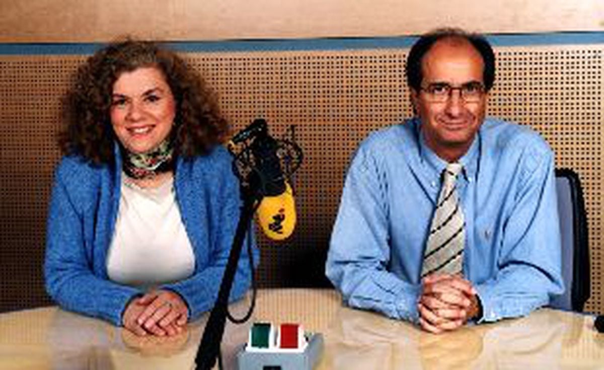 Araceli Gonzalez Campa Y Fernando Argenta Presentadores De Clasicos Populares Radiotv El Pais