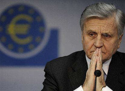 El presidente del BCE, Jean-Paul Trichet, durante la rueda de prensa que ha dado hoy en Francfort y en la que no ha descartado futuras rebajas de tipos