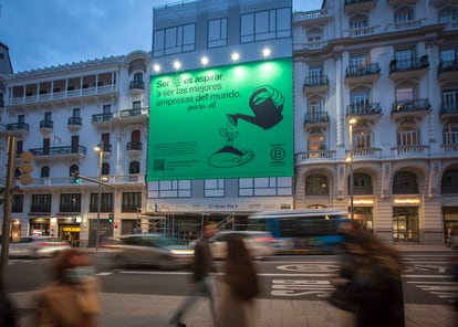 Campaña del movimiento B Corp en la Gran Vía de Madrid