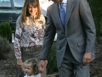 Los Reyes, con Leonor, su primer día en la escuela infantil, en 2007.