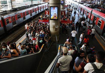 Pasajeros en la estación de metro de São Paulo, el 19 de diciembre pasado.