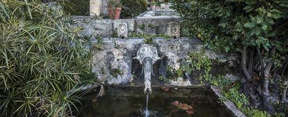 Una de las fuentes del monasterio, donde hay un jardín y huerto.