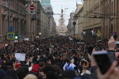 Manifestación en apoyo a Navalni en San Petersburgo.