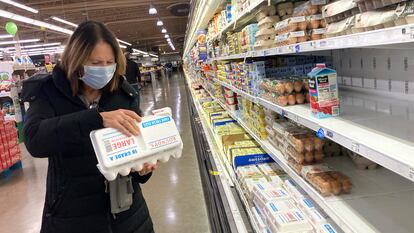 Una mujer en un supermercado de Glenview, Illinois, esta semana.