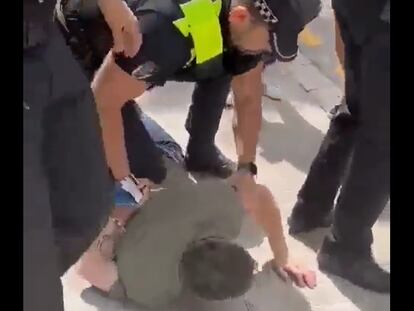 Imagen de la detención en Mataró extraída del vídeo originado en TikTok y viralizado en redes.