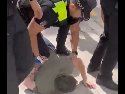 Imagen de la detención en Mataró extraída del vídeo originado en TikTok y viralizado en redes.