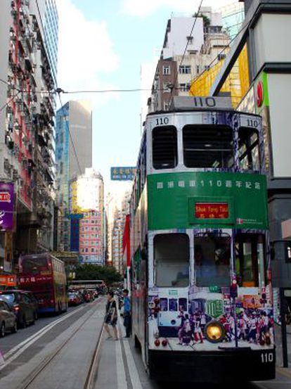 Tranvía en las calles del Soho, en Hong Kong.