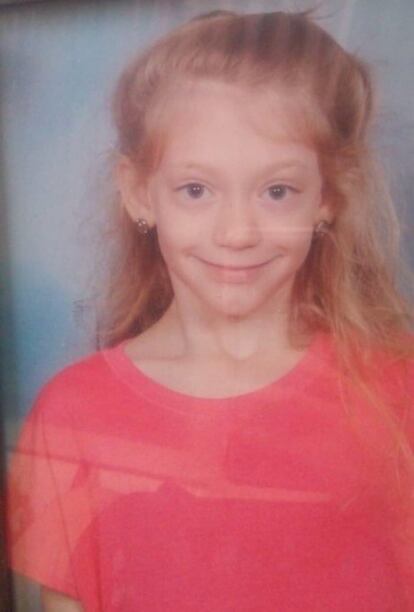Miranda Mathis, 11 anos. Os pais das crianças foram alertados de que havia um atirador na escola e disseram para eles não pegarem seus filhos até mais tarde. O desespero logo se espalhou entre as famílias.