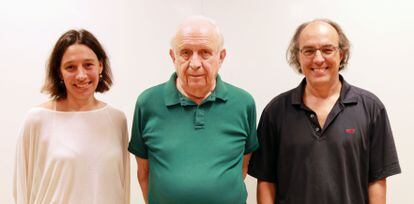 María Teresa Soto-Sanfiel, Roy J. Glauber y José Ignacio Latorre en una imagen de 2014.