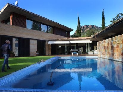 Una piscina en una residencia privada de Matadepera.