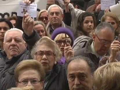 La concentración de este viernes a las puertas del Ayuntamiento de Sevilla.