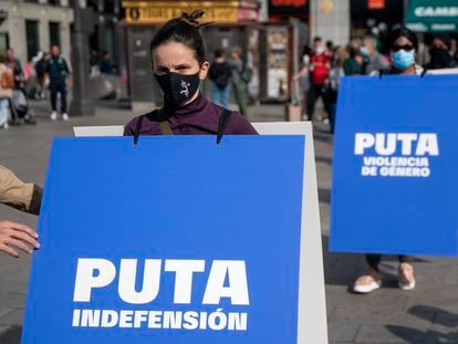 Personas con carteles denuncian el estigma que sufren las prostitutas en el Día Internacional contra la Explotación sexual en Madrid, el pasado año.