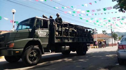 Fuerzas de seguridad federales y estatales se despliegan en Frontera Comalapa, Chiapas, el 25 de septiembre 2023.