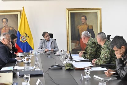 El presidente de Colombia, Gustavo Petro, lidera un consejo de seguridad para atender la violencia en el Cauca, el 6 de diciembre de 2022.