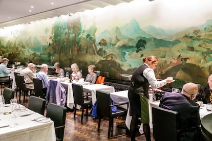 Mural de Rex Whistler en el restaurante de la Tate Britain, en Londres.
