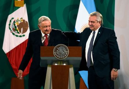 Mexican President Andrés Manuel López Obrador and his Argentine counterpart Alberto Fernández at a press conference in Mexico City in February 2021.