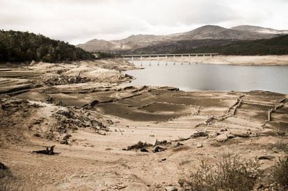 Embalse de Lindoso, en Ourense, mermado por las sequía.