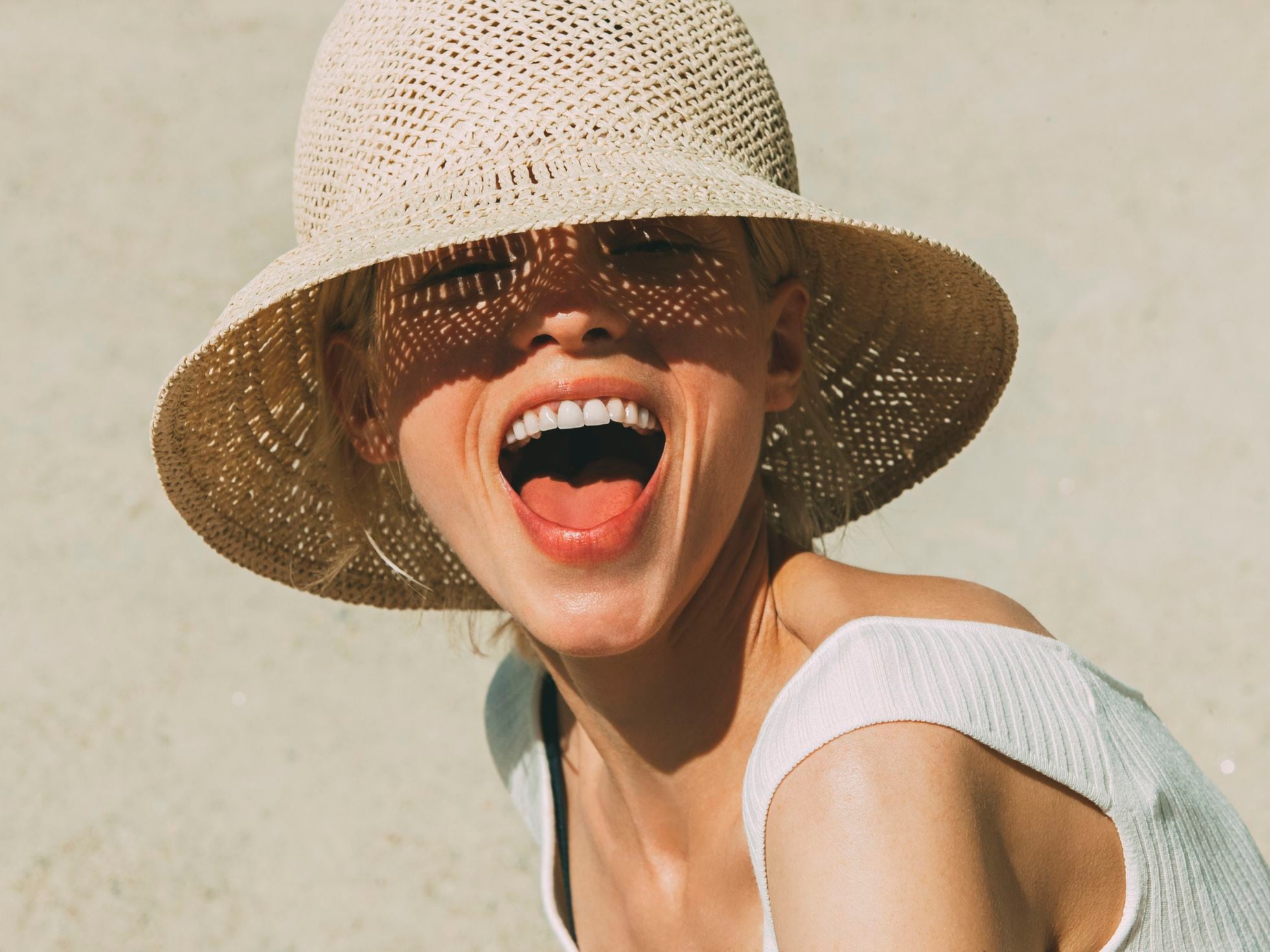 Gorros y gorras para el sol, ¿qué aconsejamos para el verano? - DermaMedic