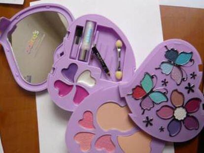 La OCU alerta de un kit infantil de maquillaje con amianto de la cadena Claire’s