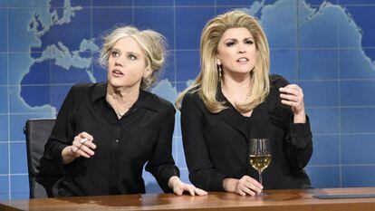 Kate McKinnon y Cecily Strong como Brigitte Bardot y Catherine Deneuve.