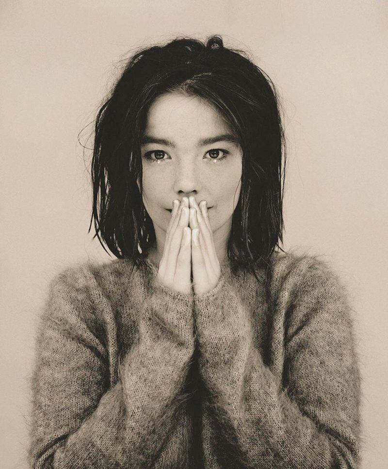 La portada de ‘Debut’ (1993) presentaba a una Björk acurrucada en un jersey de mohair.