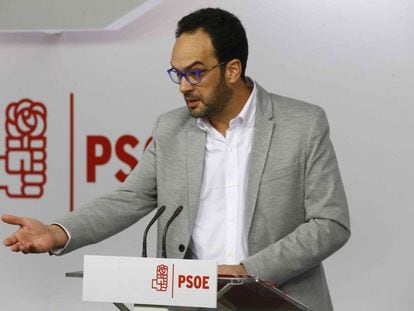 Antonio Hernando, este s&aacute;bado, analiza en rueda de prensa las propuestas de acuerdo de Gobierno de Podemos.
