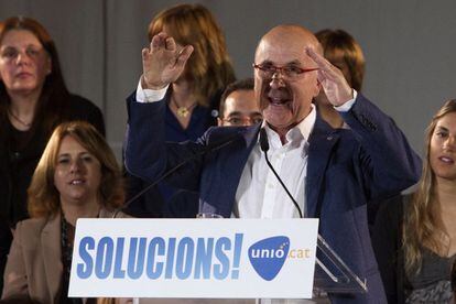 El líder de Unió Democrática de Catalunya (UDC), Josep Antó Durán i Lleida, interviene en Barcelona en el mitin final de campaña de su partido.
